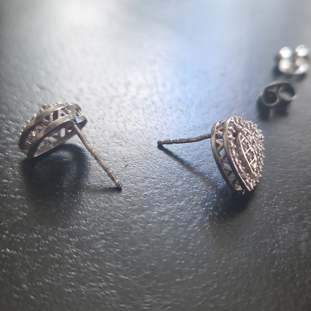 1/10Ct Genuine Diamomd Sterling Silver Heart Stud Earrings - Picture 8 of 8